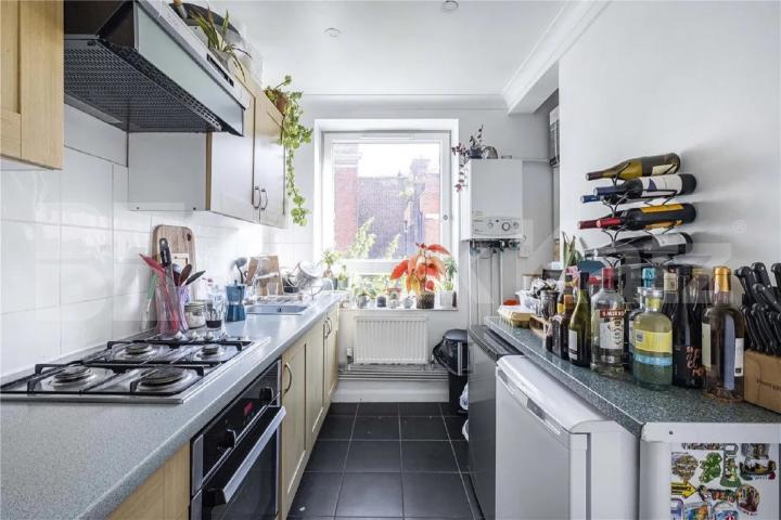 Located moments from London Bridge, Borough and The River Thames Whites Grounds, London Bridge